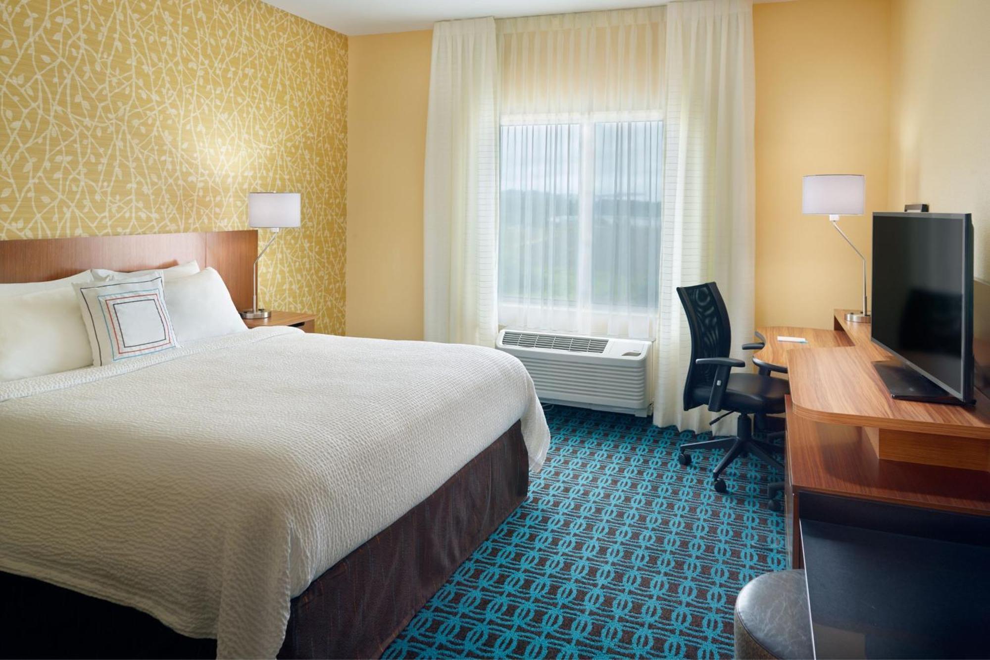 Fairfield & By Marriott Hendersonville Hotel Flat Rock
