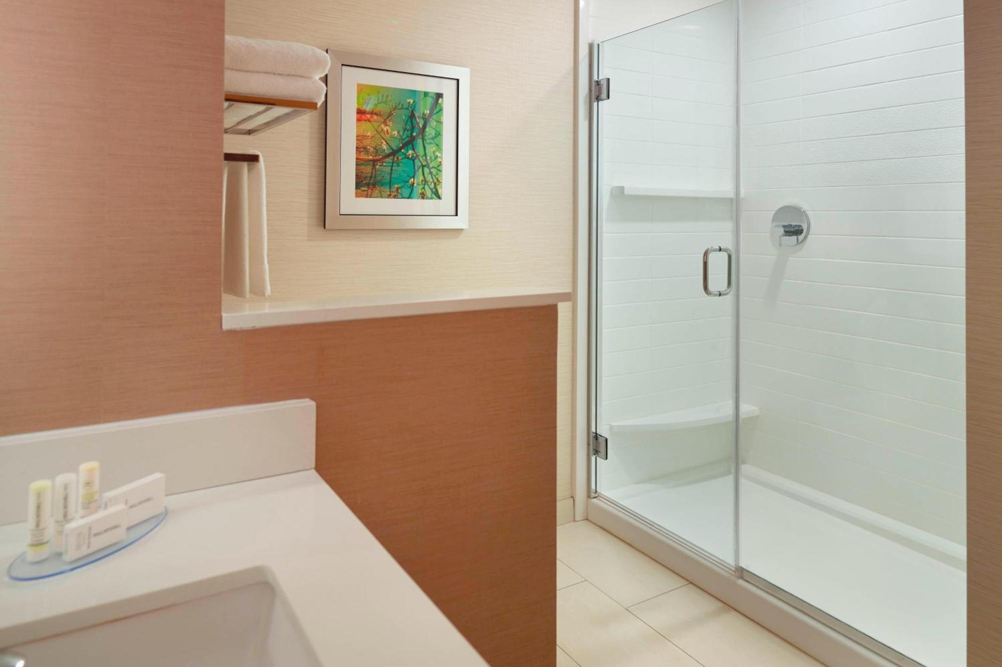 Fairfield & By Marriott Hendersonville Hotel Flat Rock
