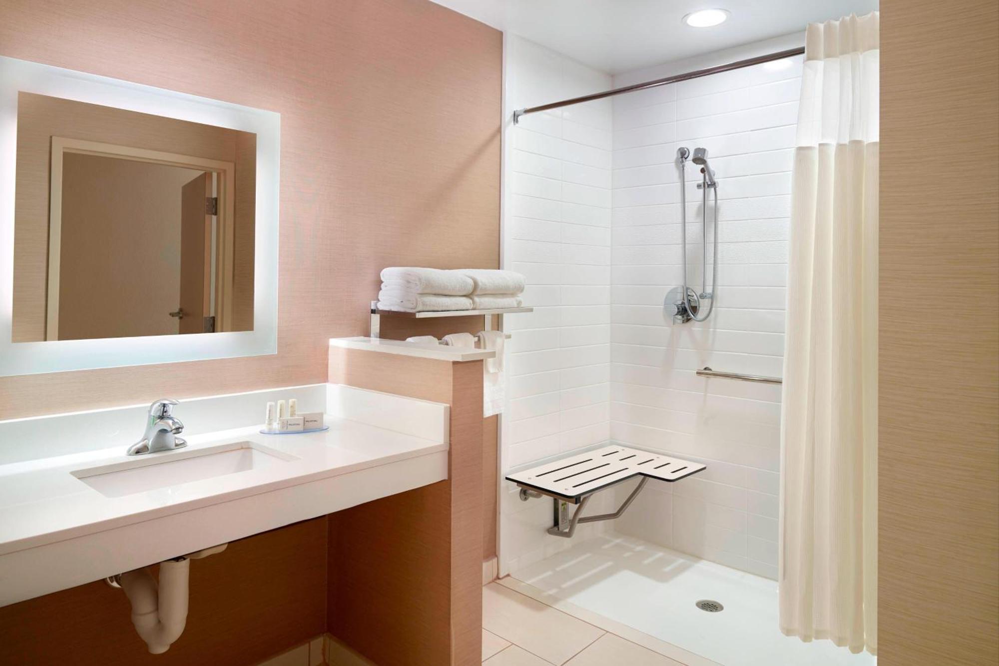 Hotel Fairfield & By Marriott Hendersonville
