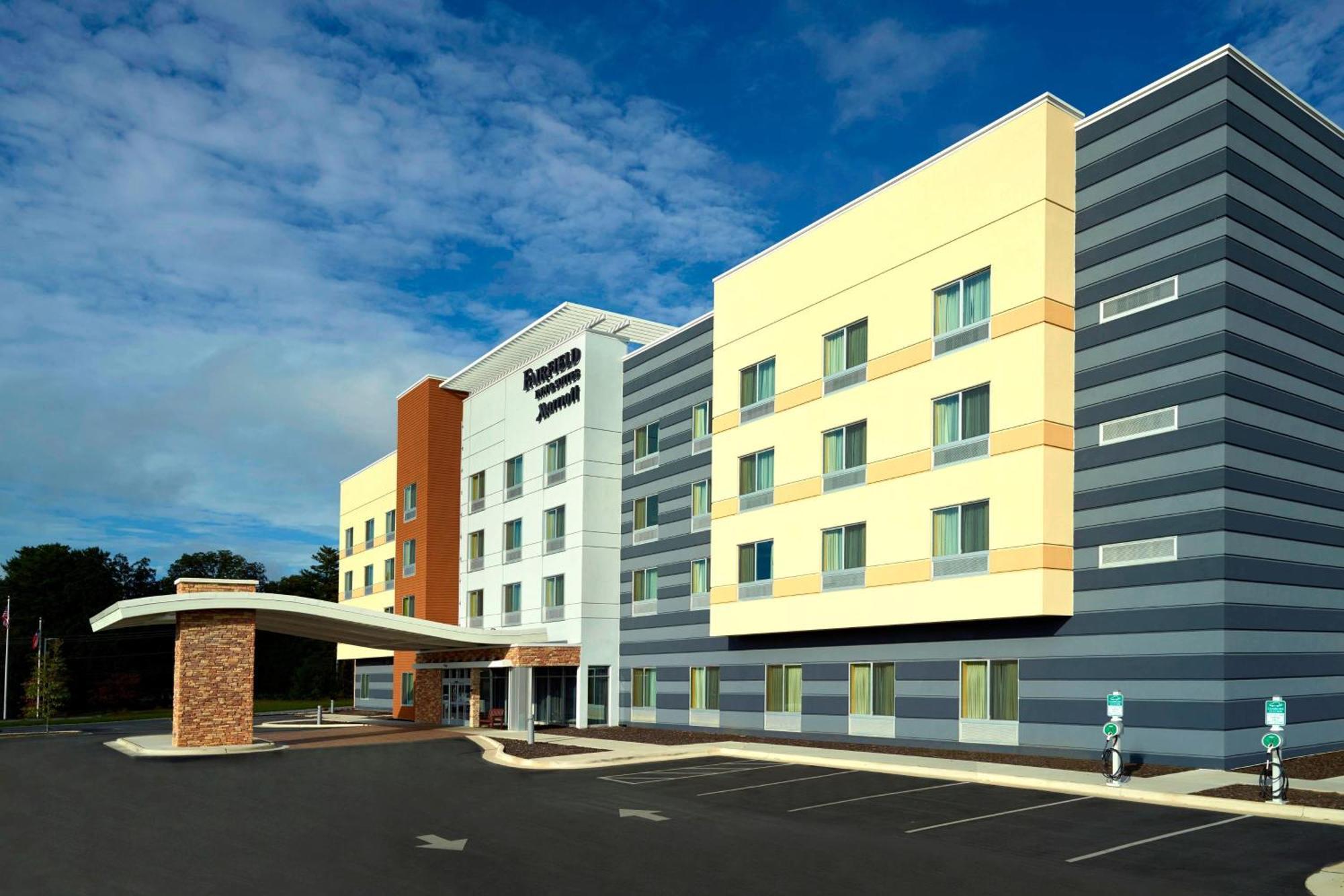 Fairfield & By Marriott Hendersonville Hotel Flat Rock