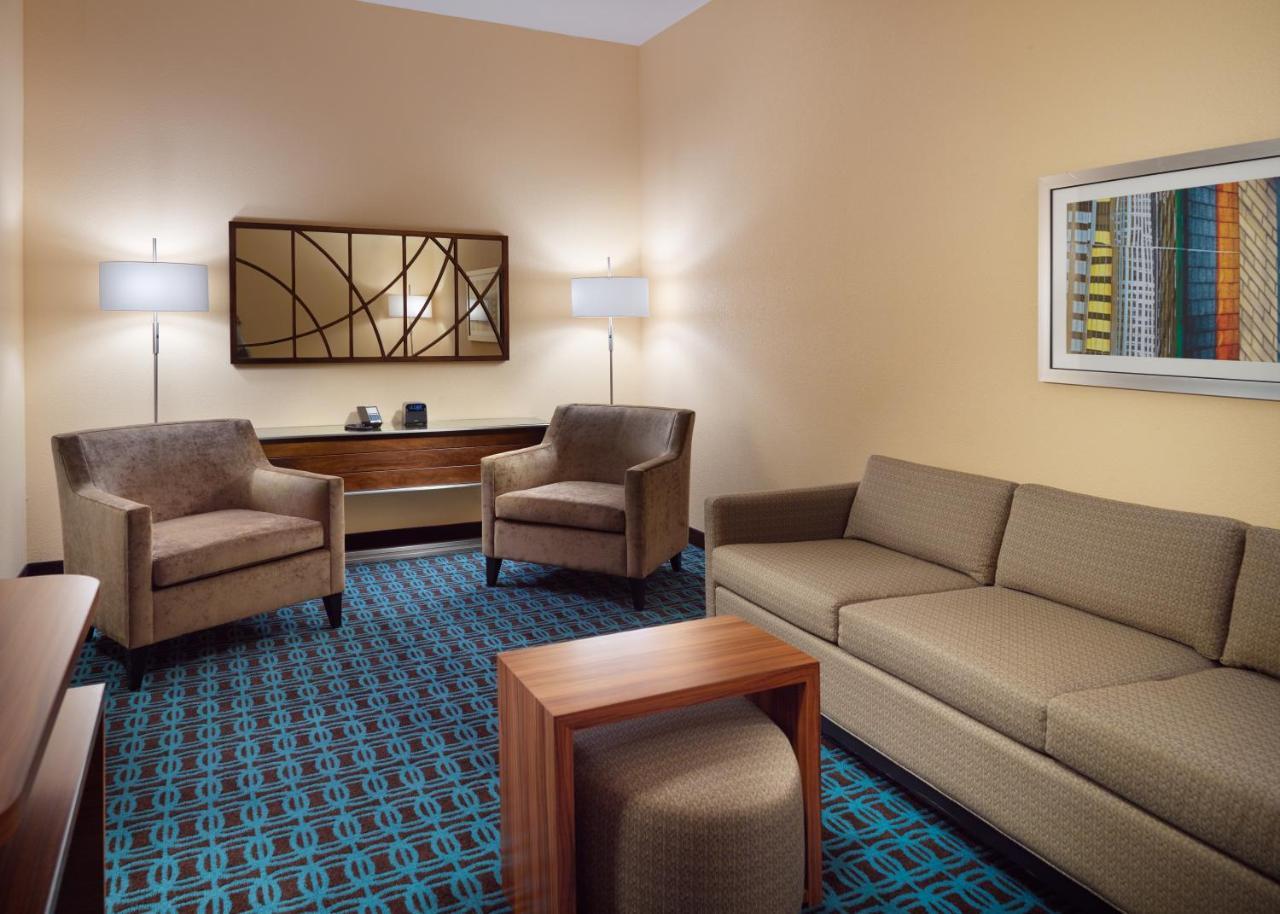 Fairfield & By Marriott Hendersonville Hotel Flat Rock